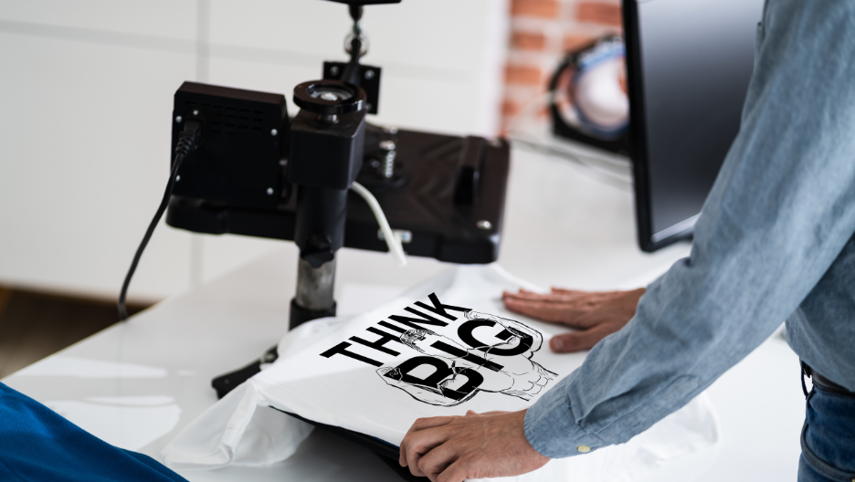 Bądź kreatywny i promuj swoją firmę dzięki inspirujący koszulkom z nadrukiem!