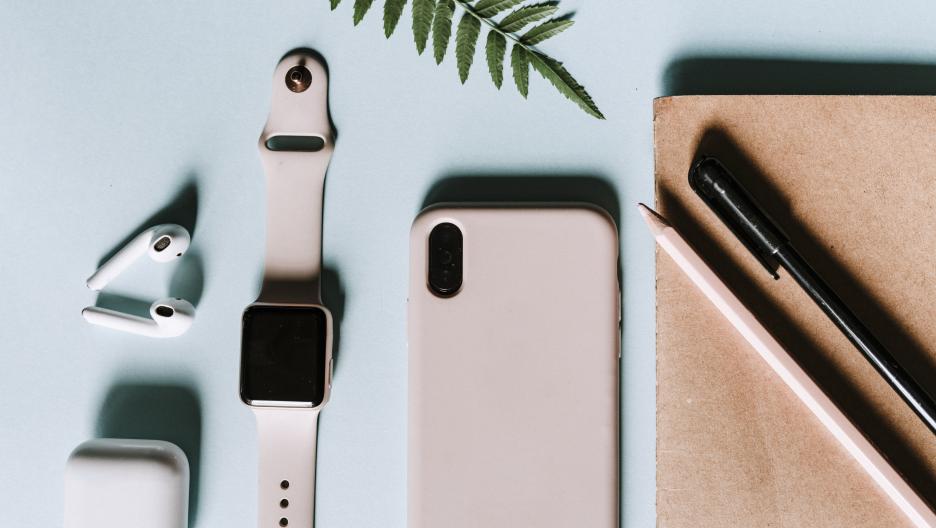 Ciekawe gadżety do telefonu. Które akcesoria do telefonu mogą Ci się przydać?