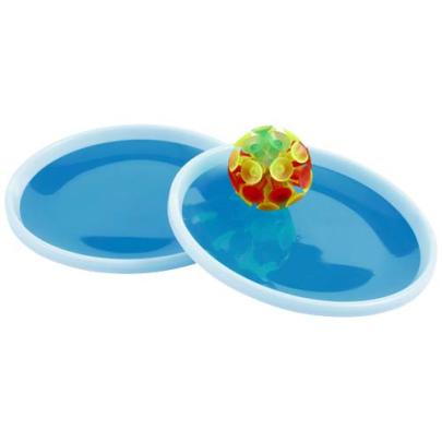 Flicka łapana gra w piłkę