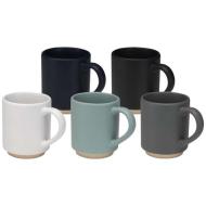 Camilla - kubek ceramiczny o pojemności 180 ml, z matowym wykończeniem. Można go wkładać jeden w dru